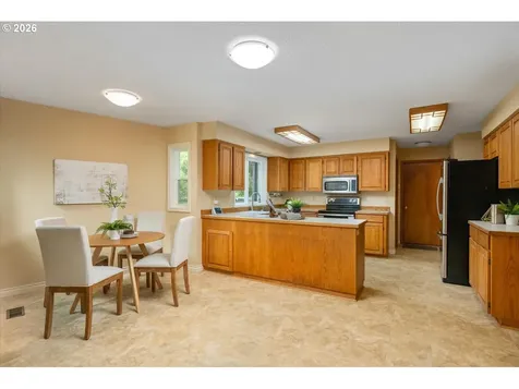 31200 SW Peach Cove Road West Linn OR 97068