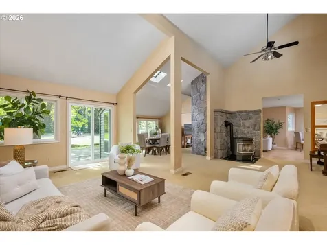 31200 SW Peach Cove Road West Linn OR 97068