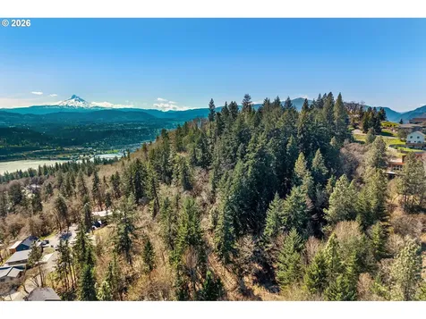 735 NW Strawberry Mountain Road White Salmon WA 98672