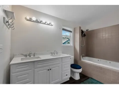 1817 SE 186th Place Vancouver WA 98683