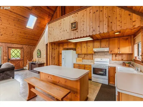 3015 NW Keel Avenue Lincoln City OR 97367