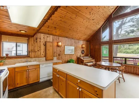 3015 NW Keel Avenue Lincoln City OR 97367