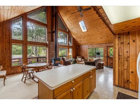 3015 NW Keel Avenue Lincoln City OR 97367