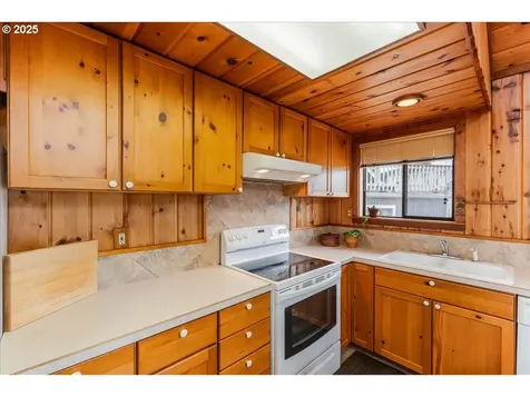 3015 NW Keel Avenue Lincoln City OR 97367
