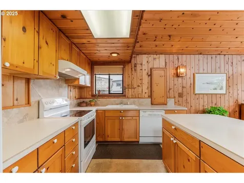 3015 NW Keel Avenue Lincoln City OR 97367