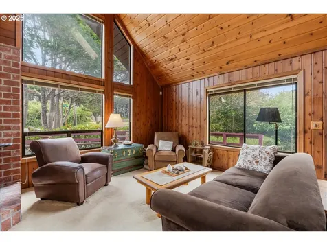 3015 NW Keel Avenue Lincoln City OR 97367