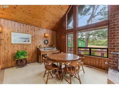 3015 NW Keel Avenue Lincoln City OR 97367
