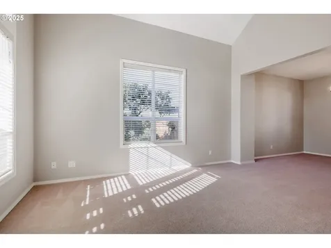 1253 NE Maureen Street Hillsboro OR 97124