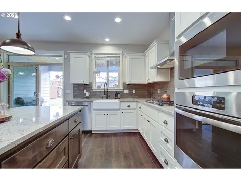 2307 E 6th Street La Center WA 98629