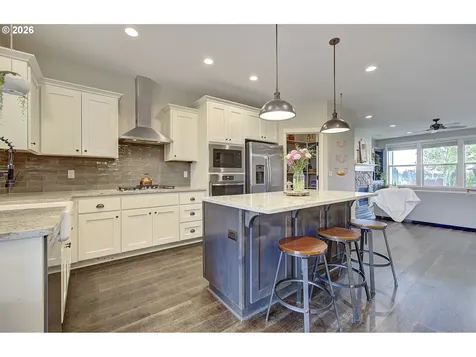 2307 E 6th Street La Center WA 98629