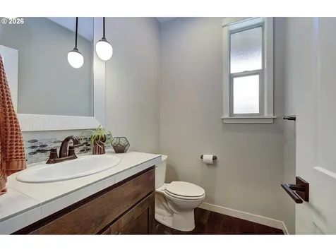 2307 E 6th Street La Center WA 98629