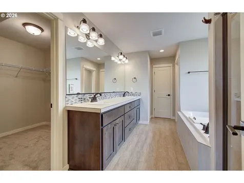 2307 E 6th Street La Center WA 98629