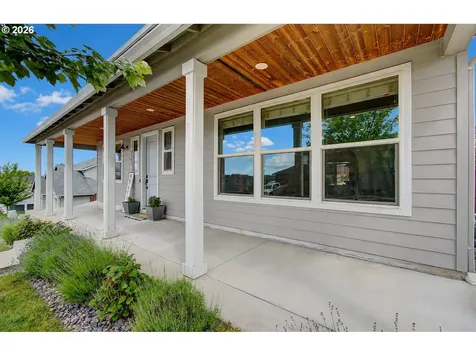 2307 E 6th Street La Center WA 98629