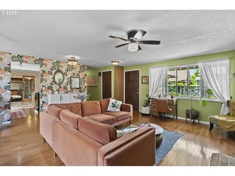 160 W Berkeley Street Gladstone OR 97027