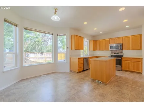665 SW 24th Street Troutdale OR 97060