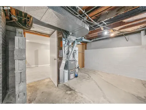 6106 SE Clinton Street Portland OR 97206