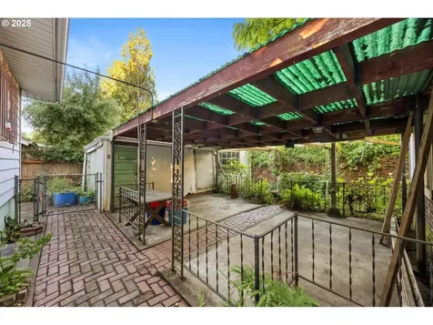 118 NE Russet Street Portland OR 97211