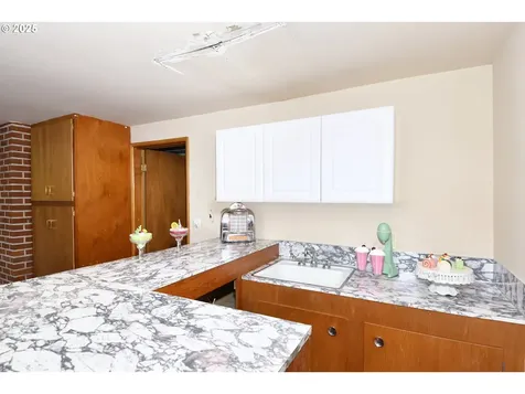 13275 NE Thompson Court Portland OR 97230
