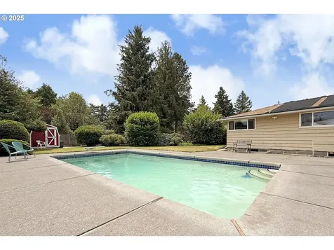 13275 NE Thompson Court Portland OR 97230