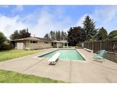 13275 NE Thompson Court Portland OR 97230