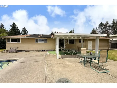 13275 NE Thompson Court Portland OR 97230