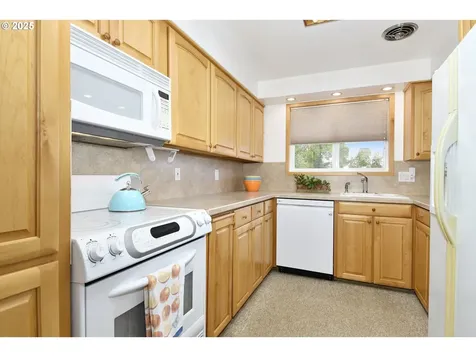 13275 NE Thompson Court Portland OR 97230