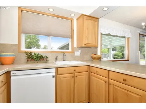 13275 NE Thompson Court Portland OR 97230