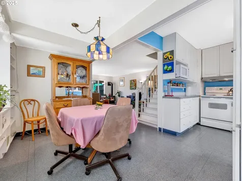 460 12th Avenue Seaside OR 97138