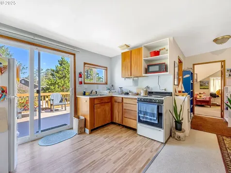 460 12th Avenue Seaside OR 97138