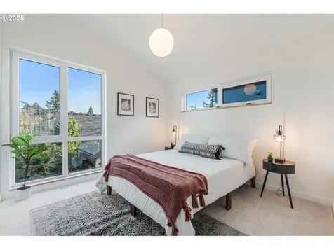 5484 SE Boise Street Portland OR 97206