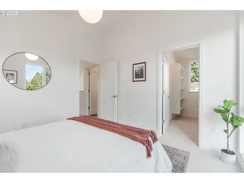 5484 SE Boise Street Portland OR 97206