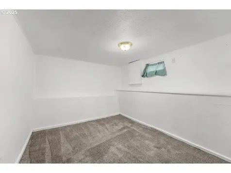 1235 SE Booth Avenue Roseburg OR 97470