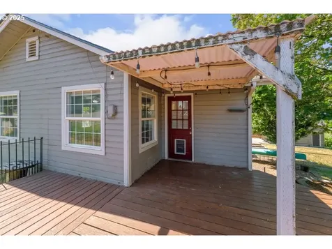 1235 SE Booth Avenue Roseburg OR 97470