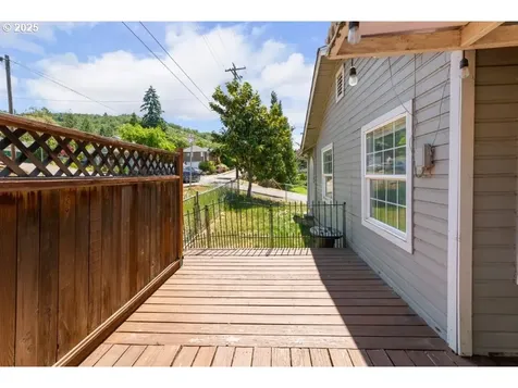 1235 SE Booth Avenue Roseburg OR 97470