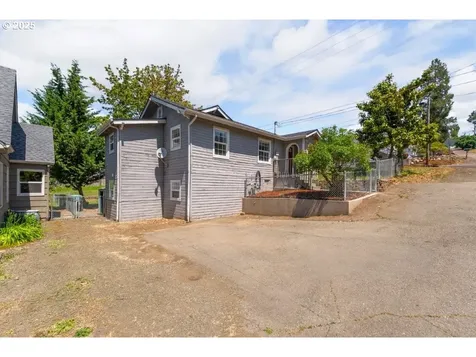 1235 SE Booth Avenue Roseburg OR 97470