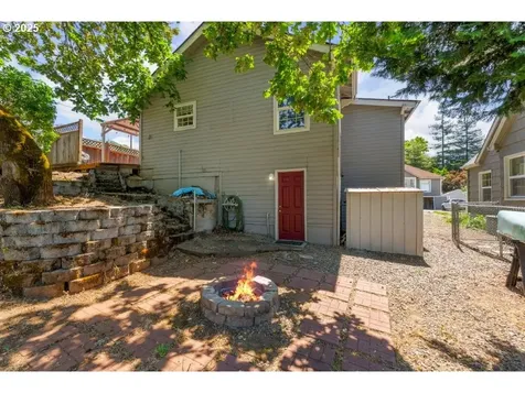 1235 SE Booth Avenue Roseburg OR 97470