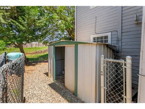 1235 SE Booth Avenue Roseburg OR 97470