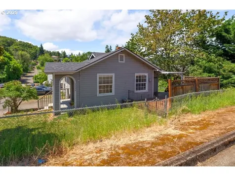 1235 SE Booth Avenue Roseburg OR 97470