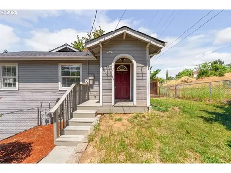 1235 SE Booth Avenue Roseburg OR 97470