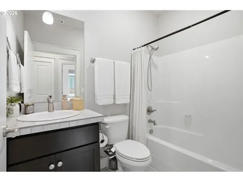 2111 NW 70th Street Vancouver WA 98665