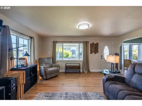 1789 14th Street North Bend OR 97459