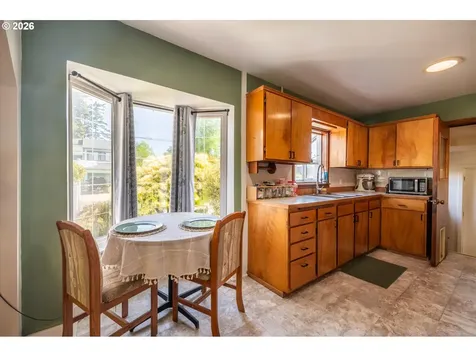 1789 14th Street North Bend OR 97459