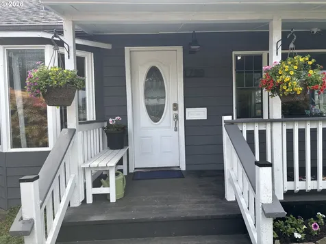 1789 14th Street North Bend OR 97459