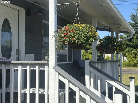 1789 14th Street North Bend OR 97459