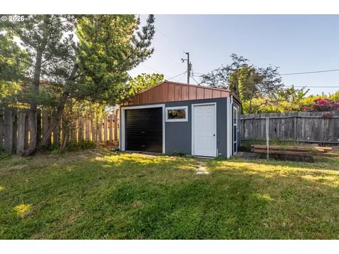 1789 14th Street North Bend OR 97459