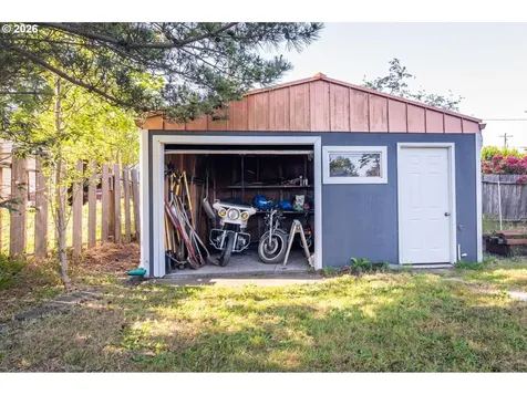 1789 14th Street North Bend OR 97459
