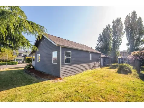 1789 14th Street North Bend OR 97459