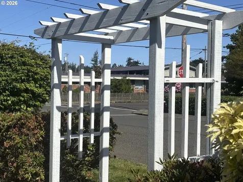 1789 14th Street North Bend OR 97459