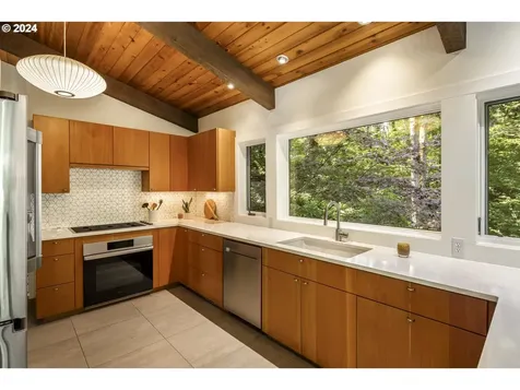 610 Atwater Road Lake Oswego OR 97034