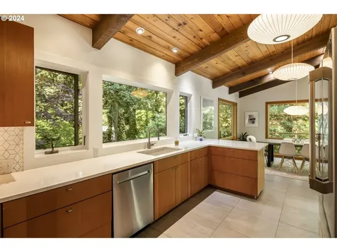 610 Atwater Road Lake Oswego OR 97034